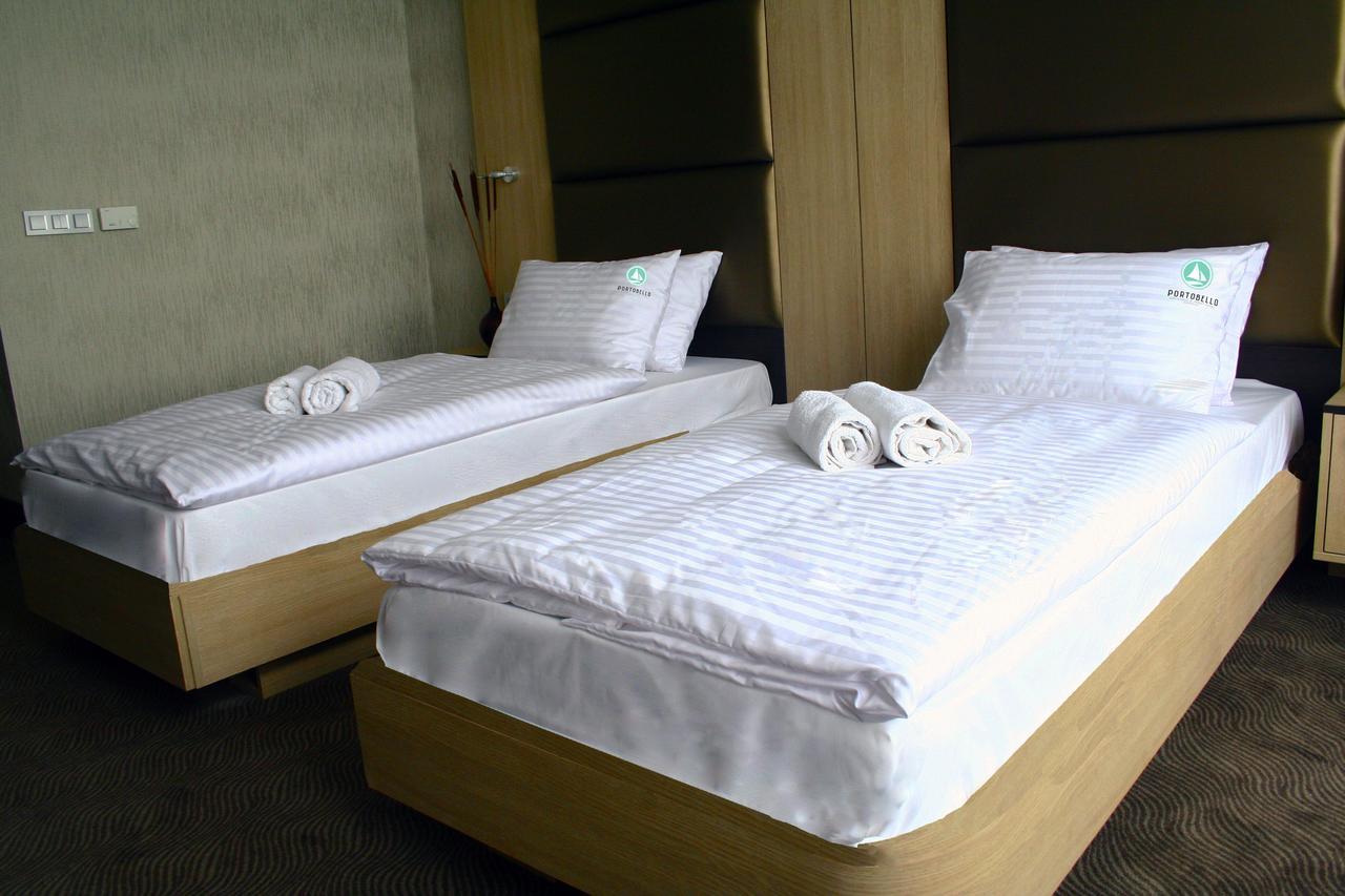 Portobello Wellness & Yacht Hotel เอสแตร์กอม ภายนอก รูปภาพ
